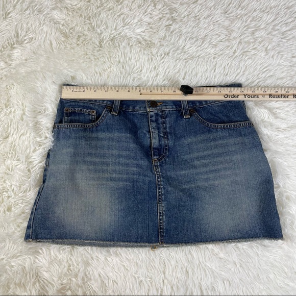 American Eagle y2k Denim Blue Jean Mini Skirt Size 10 Raw Hem Medium Wash - Picture 5 of 6